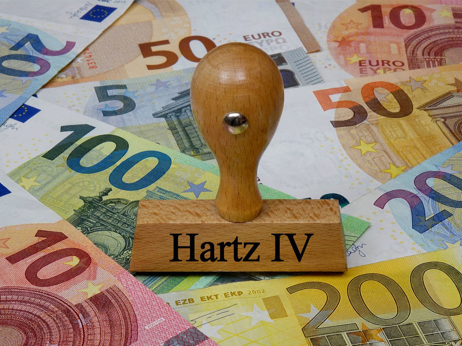Hartz IV: Krasse Erhöhung! Deutlich mehr Geld für ALG-2-Empfänger | Wunderweib