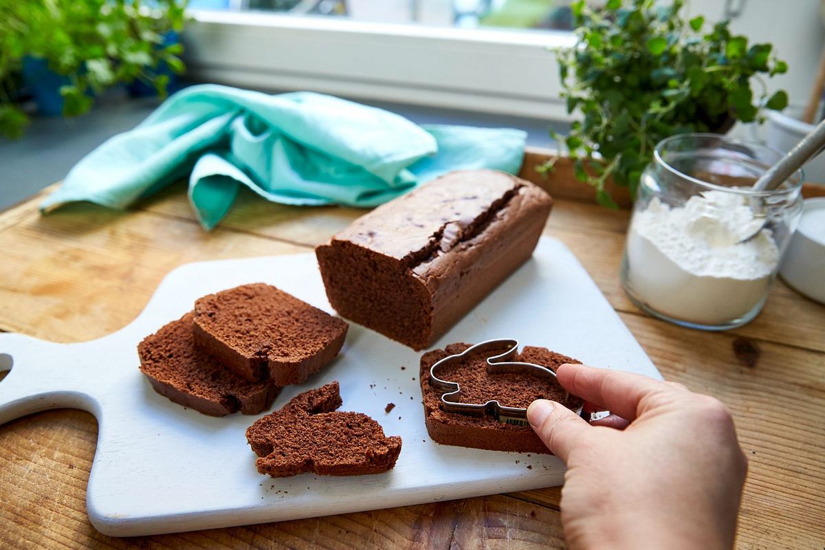 Anleitung Bild 1: Hasen aus dem Hasenkuchen ausstechen