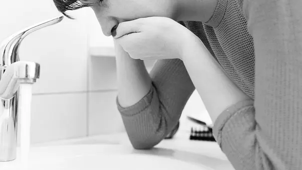 Diese Hausmittel helfen gegen Übelkeit. - Foto: iStock/artursfoto Diese Hausmittel helfen gegen Übelkeit. - Foto: iStock/artursfoto