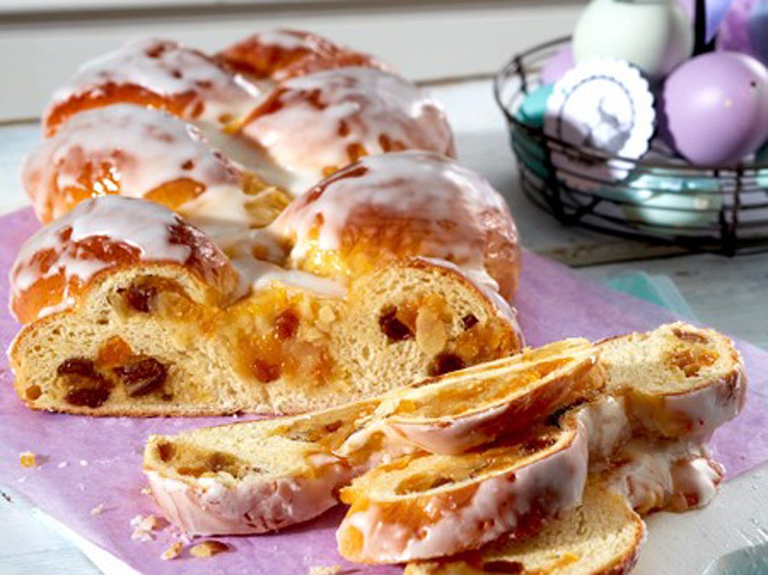 Aprikosenzopf zu Ostern.