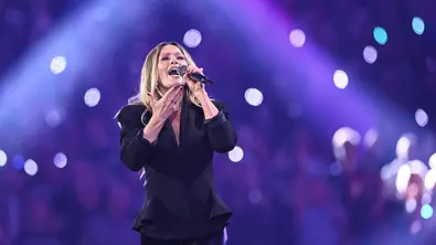 Helene Fischer singt auf der Bühne bei einem Auftritt anlässlich der Schlager-Champions 2026 - Das große Fest der Besten. - Foto: IMAGO / Imagepool Helene Fischer singt auf der Bühne bei einem Auftritt anlässlich der Schlager-Champions 2026 - Das große Fest der Besten. - Foto: IMAGO / Imagepool
