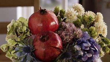 herbstliche deko mit granataepfeln - Foto: deco&style