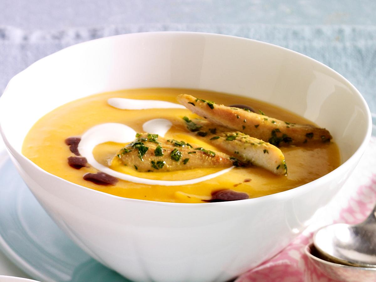 Herbstliches Rezept für Butternut Suppe mit Hähnchenstreifen