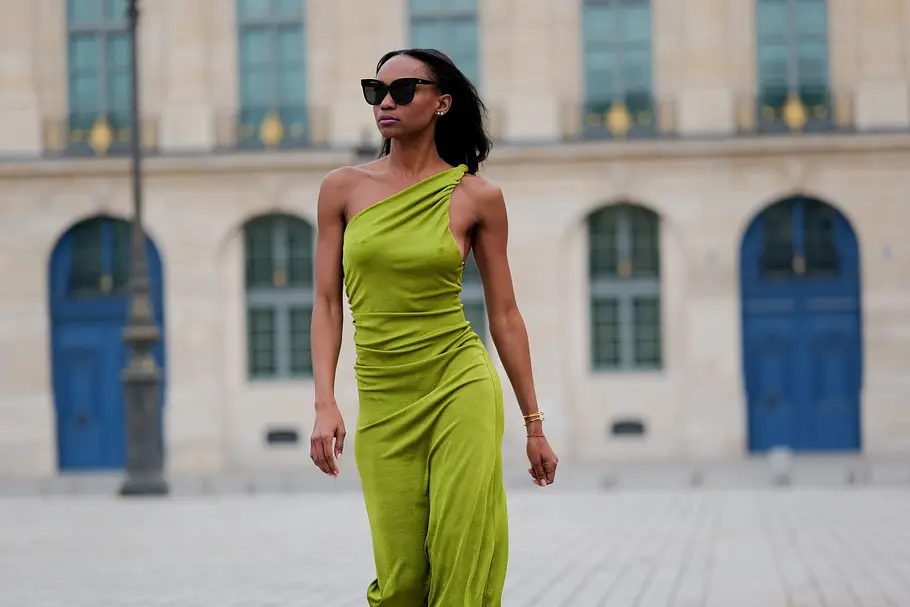 One Shoulder Herbstmode 2023: Diese Trends und Styling-Ideen versüßen dir das kalte Wetter