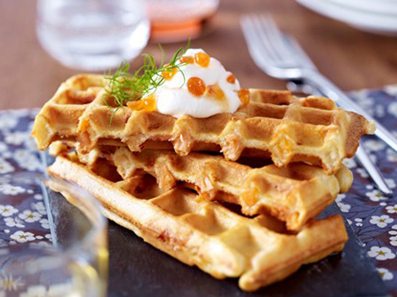 Die klassischen Waffeln werden durch ihr Topping zu etwas Besonderen. Die klassischen Waffeln werden durch ihr Topping zu etwas Besonderen.