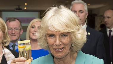 Herzogin Camilla kämpft seit Jahren gegen den Teufel Alkohol – und er scheint wieder einmal gewonnen zu haben. - Foto: IMAGO / i Images