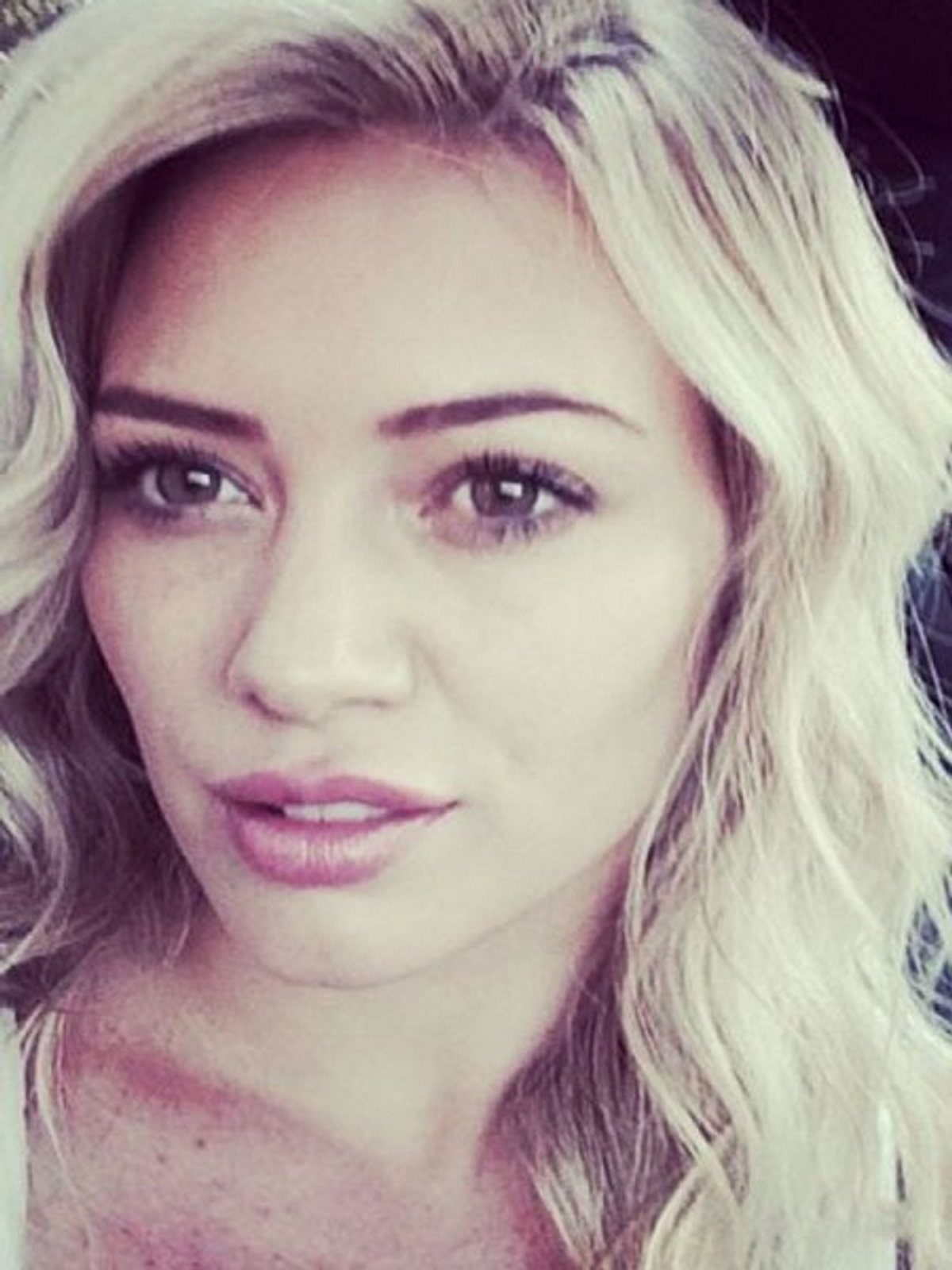 hilary duff mit eisblondem haar