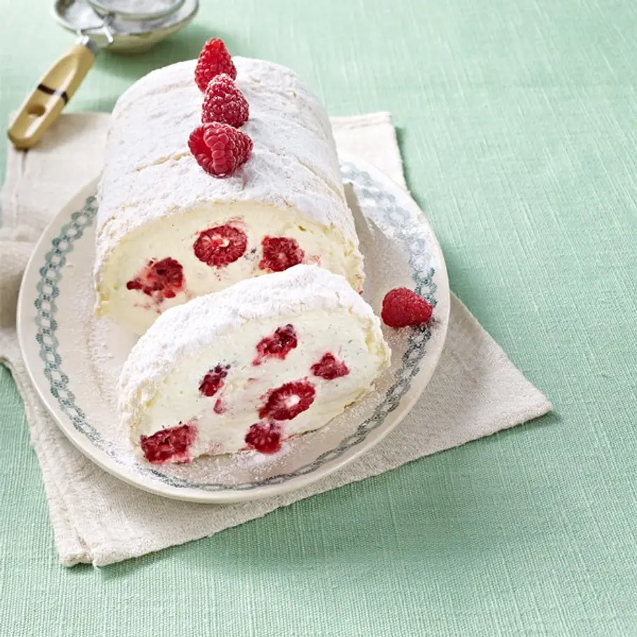 Baiserrolle mit Himbeeren himbeer rolle