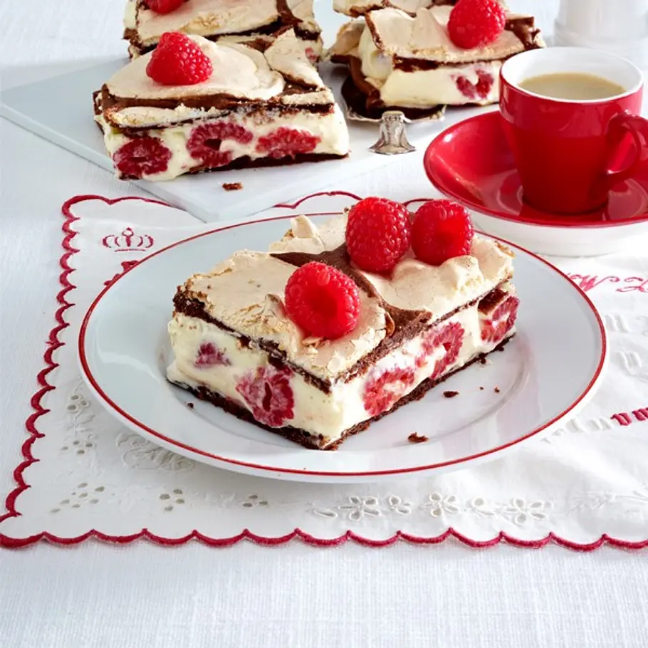 Rezept für knusprige Baiser-Schnitten mit Himbeer-Creme himbeer