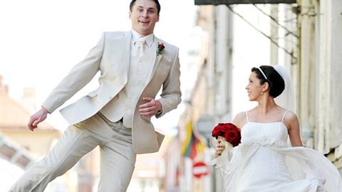 hochzeit fakten - Foto: Denis Tabler Fotolia