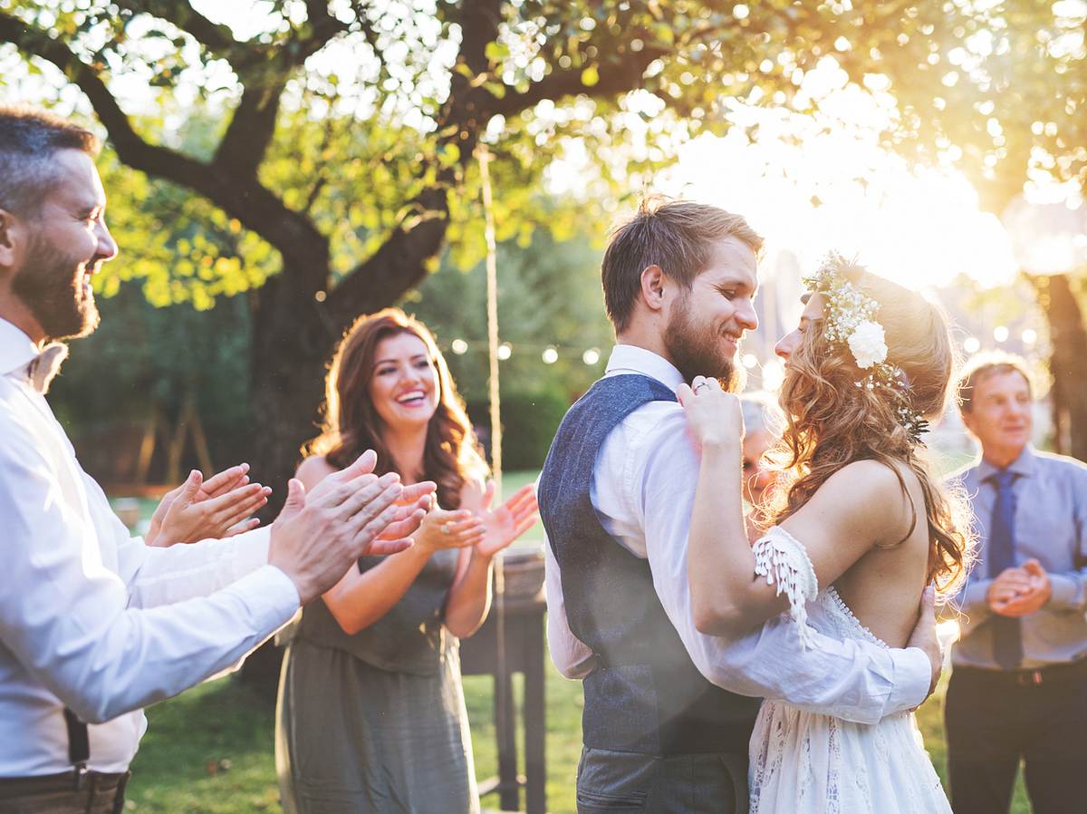 Der Hochzeitstanz gehört zur Hochzeit einfach dazu.