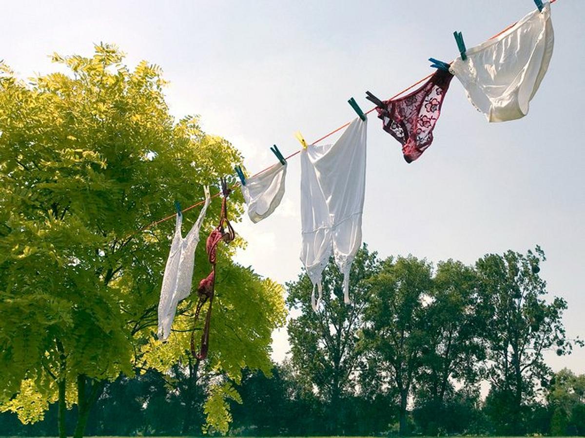 Hoeschen auf der Waescheleine