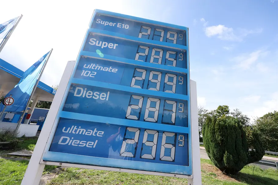 Hohe Spritpreise Foto einer Preistafel einer Aral Tankstelle