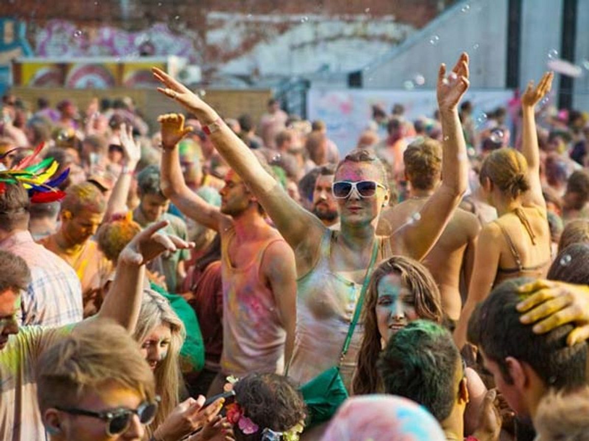 holi festival atmosphaere