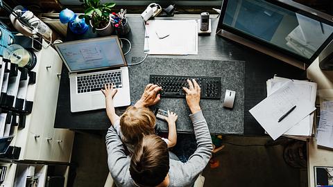 Für 20 Prozent weniger Gehalt: Anwaltskanzlei erlaubt Mitarbeitern Homeoffice - Foto: Tom Werner/Getty Images