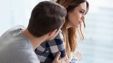 Hoovering: Toxisches Festhalten, so schützt du dich laut Beziehungs-Expertin - Foto: fizkes / iStock Hoovering: Toxisches Festhalten, so schützt du dich laut Beziehungs-Expertin - Foto: fizkes / iStock
