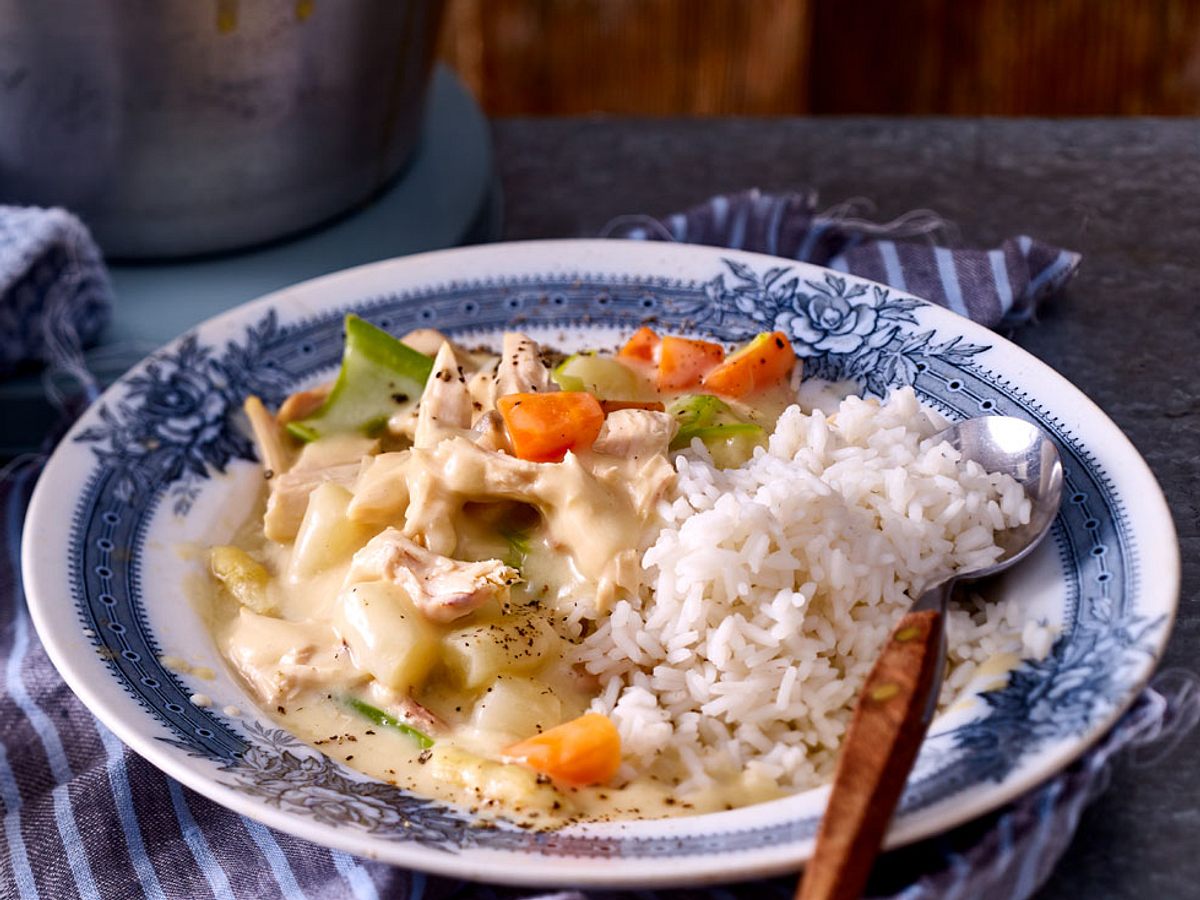 Unser Hühnerfrikassee Rezept ist klassisch und genauso gut wie bei Oma.