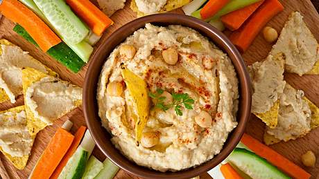 Hummus ist nicht nur lecker, sondern auch gesund! - Foto: iStock