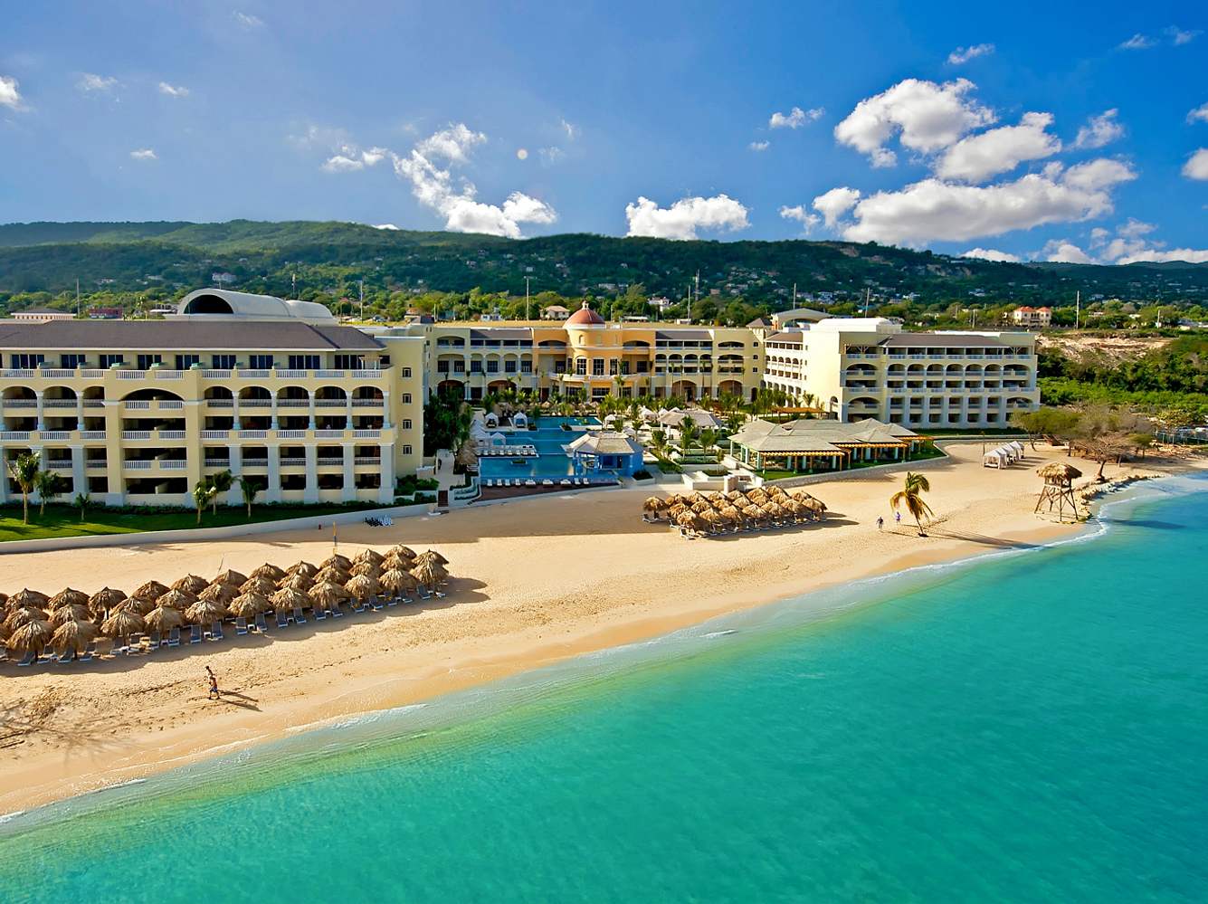 Zum Iberostar-Komplex in Montego Bay gehören drei Hotels - das Beach, Suites und das Grand Hotel. Zum Iberostar-Komplex in Montego Bay gehören drei Hotels - das Beach, Suites und das Grand Hotel.