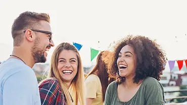 Ich hab noch nie-Spiel: Die lustigsten und versautesten Fragen - Foto: pixelfit/iStock Ich hab noch nie-Spiel: Die lustigsten und versautesten Fragen - Foto: pixelfit/iStock