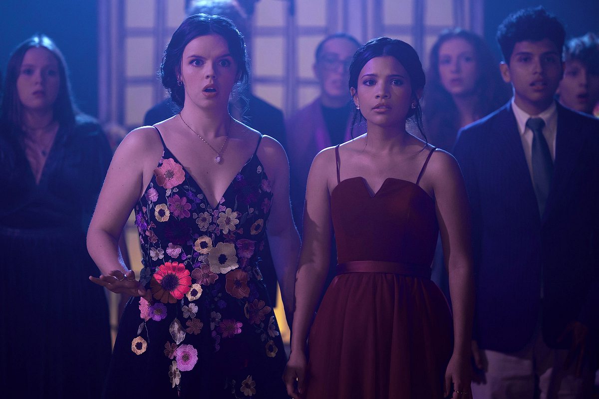 Grace und Jackie in „Ich und die Walter Boys“ Staffel 2.