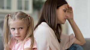 „Ich wünsche du wärst tot...“ - wenn Kinder ihren Eltern den Tod wünschen - Foto: fizkes/iStock