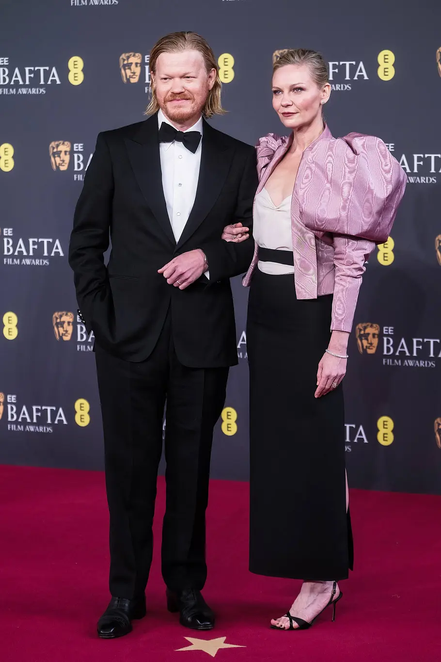 Kirsten Dunst in Valentino mit Jesse Plemons 