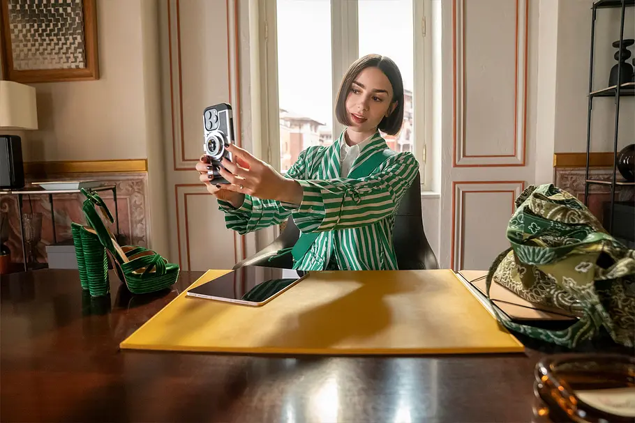 Emily in Paris Staffel 5 Szenenbild Emily in Paris Staffel 5 Szenenbild