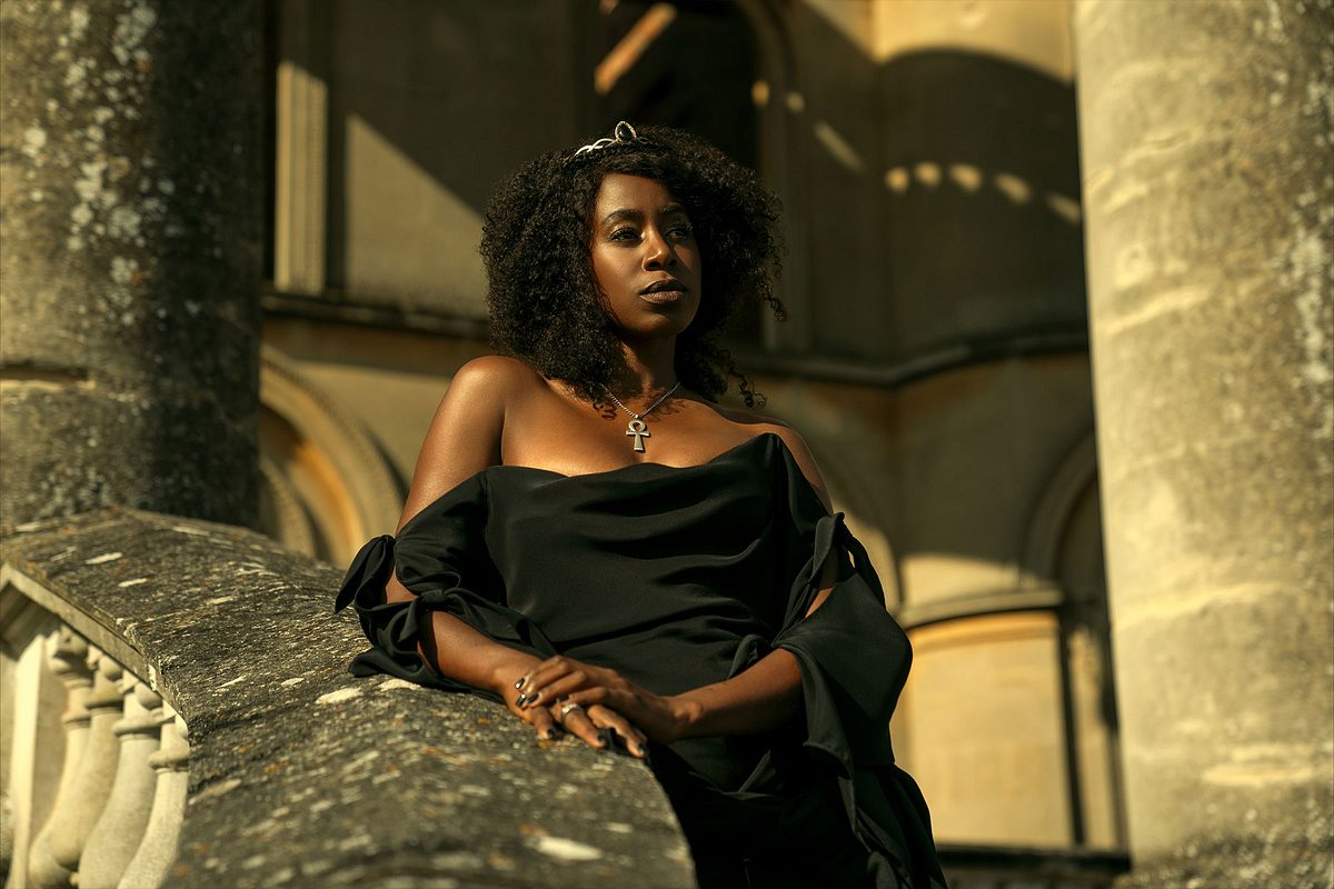 Kirby Howell-Baptiste als Death in Sandman Staffel 2.