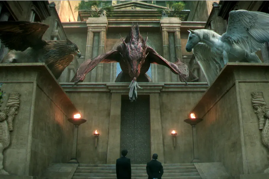 Szenenbild aus Sandman Staffel 2 mit Greif, Drache und Pegasus.