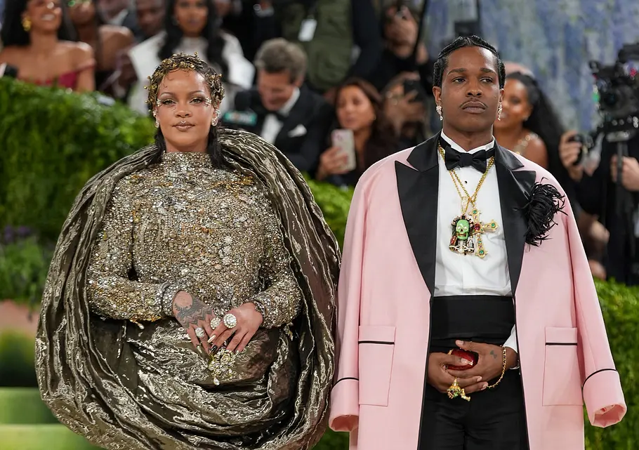 Rihanna in Maison Margiela und A$AP Rocky in Chanel