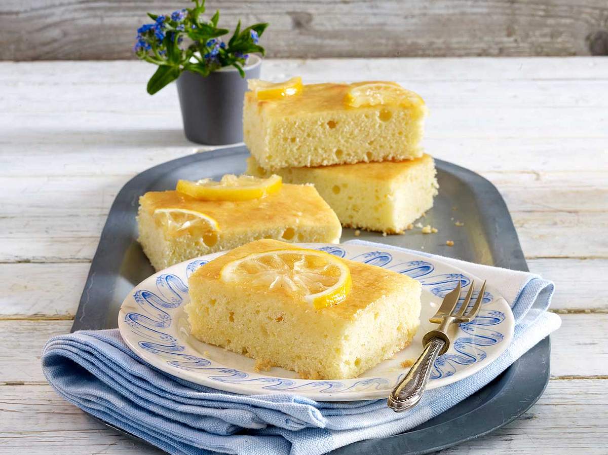 Zitronenkuchen: Rezept für klassischen Blechkuchen mit Zitrone