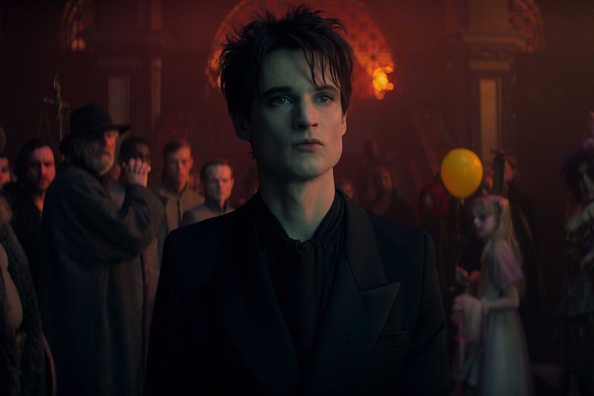 Tom Sturridge als Dream.