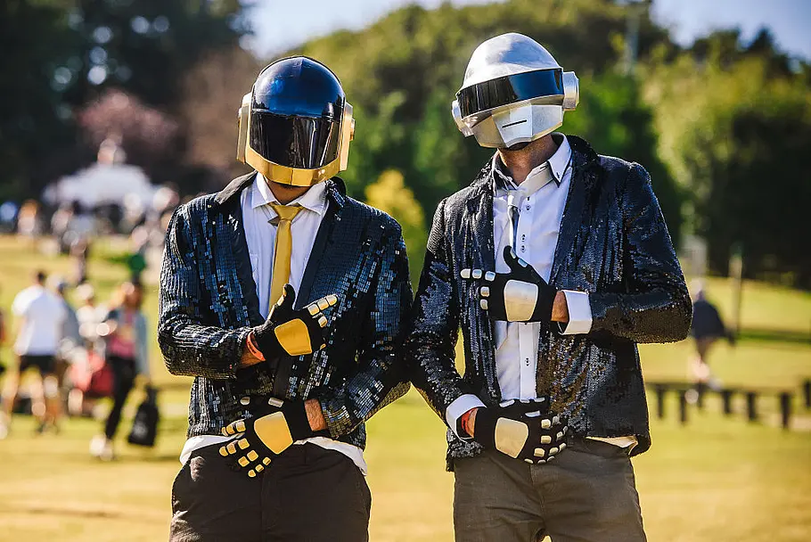 Sänger und Bands der 90er: Daft Punk Daft Punk auf einem Festival in Newport