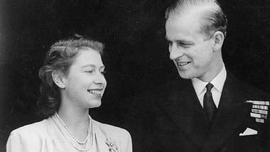 Königin Elizabeth und Prinz Philip verband trotz ihres Altersunterschieds eine tiefe Liebe auf den ersten Blick... - Foto: IMAGO / ZUMA/Keystone