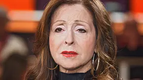 Vicky Leandros konnte als Sängerin große Erfolge feiern. Privat durchlebte sie dagegen einige Tiefen. Die Erinnerungen an die schwersten Stunden ihres Lebens schmerzen noch heute... - Foto: IMAGO / STAR-MEDIA Vicky Leandros konnte als Sängerin große Erfolge feiern. Privat durchlebte sie dagegen einige Tiefen. Die Erinnerungen an die schwersten Stunden ihres Lebens schmerzen noch heute... - Foto: IMAGO / STAR-MEDIA