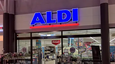 Aldi-Filiale von Außen - Foto: IMAGO / Manfred Segerer Aldi-Filiale von Außen - Foto: IMAGO / Manfred Segerer