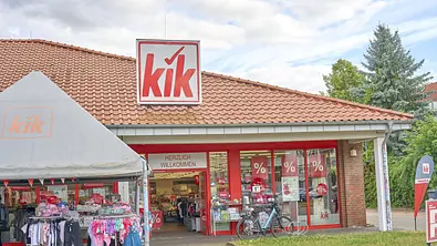 KiK-Filiale von außen - Foto: IMAGO / imagebroker KiK-Filiale von außen - Foto: IMAGO / imagebroker