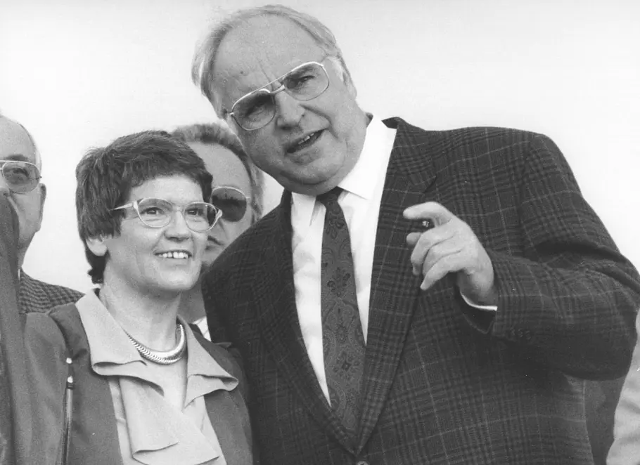 Bundeskanzler Helmut Kohl und Rita Suessmuth beim Wahlkampfauftakt der CDU in Wolfsburg, am 23.04.1990