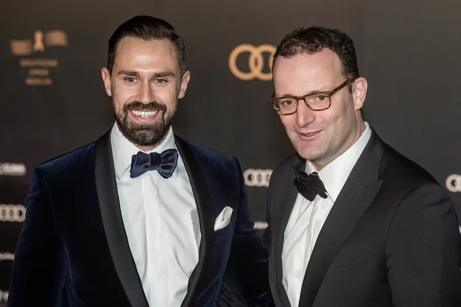 Jens Spahn (46) und Daniel Funke (44) Jens Spahn (46) und Daniel Funke (44) bei der Operngala für die Deutsche Aids-Stiftung in der Deutsche Oper in Berlin am 04.11.2017