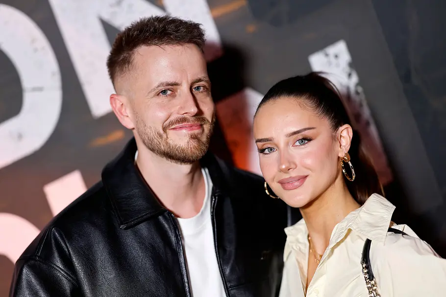 Julian Claßen und Palina Miner Webvideoproduzent Julian Claßen (Julienco) und seine Freundin Influencerin Palina beim Screening der ersten beiden Folgen von Mission Unknown: The Unexpected .