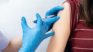 Impfen bei Erkältung: Darf man das? (Symbolbild) - Foto: Boyloso/iStock