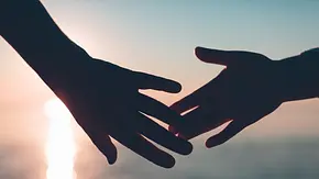 Es gibt viele Dinge, die indirekt Ich liebe Dich sagen. Diese 8 sind geheime Liebeserklärungen. - Foto: Pavel Talashov / iStock Es gibt viele Dinge, die indirekt Ich liebe Dich sagen. Diese 8 sind geheime Liebeserklärungen. - Foto: Pavel Talashov / iStock