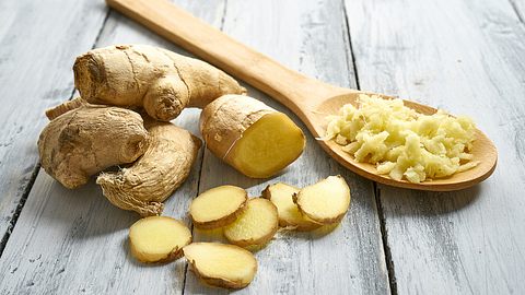 Ingwer kann als natürliches Schmerzmittel wirken, außerdem hilft er beim Abnehmen. - Foto: iStock