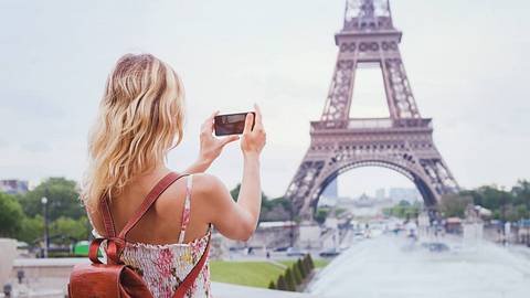Wie Instagram & Facebook deine echten Erinnerungen verdrängen - Foto: iStock