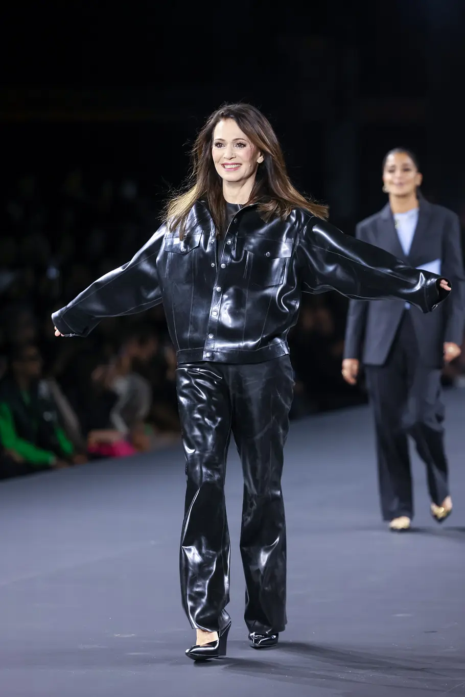 Iris Berben auf dem Laufsteg der Pariser Fashion Week Iris Berben auf dem Laufsteg der Pariser Fashion Week