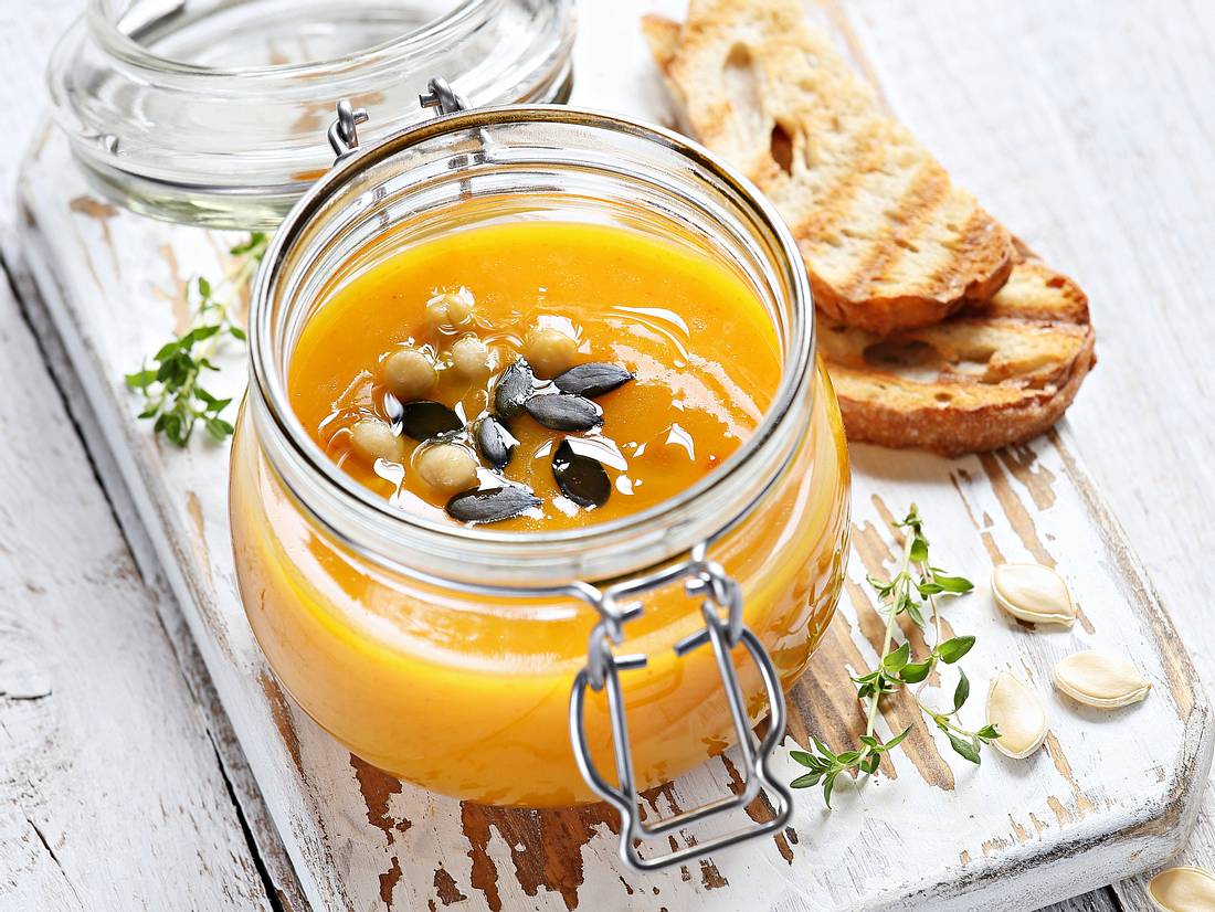 Blitz-Rezept für vegane Kürbissuppe im Glas Blitz-Rezept für vegane Kürbissuppe im Glas