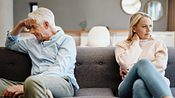 Diese fünf Paarprobleme sind so brandgefährlich für die Liebe, dass sie schnell zum Ende einer Ehe oder einer Beziehung führen können. - Foto: PeopleImages / iStock