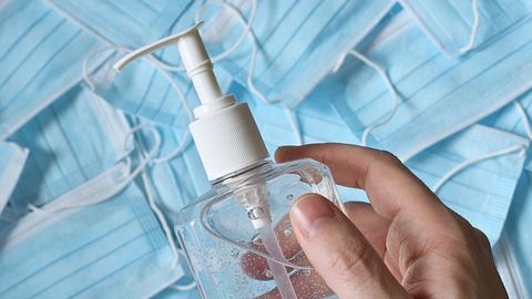 Desinfektionsmittel selbst herstellen: So gehts - Foto: iStock/Nodar Chernishev