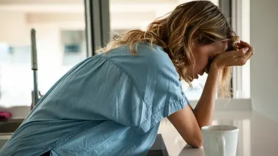 Kopfweh - Foto: iStock/ Mindful Media